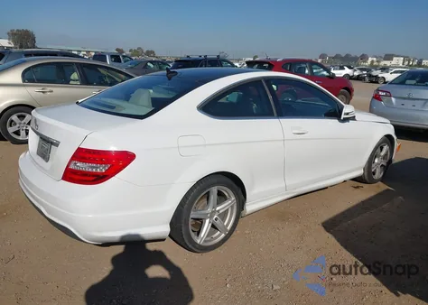 2013 Mercedes-Benz C 250 из США, поврежденный, VIN WDDGJ4HB8DF990266